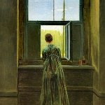 Mujer asomada a la ventana